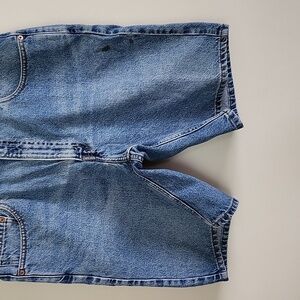 Levis 550 cotton jorts, jean shorts medium wash, mens size 36L